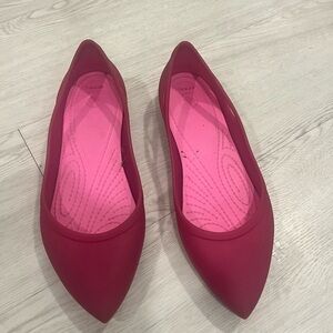 Women’s pointed toe Crocs flats